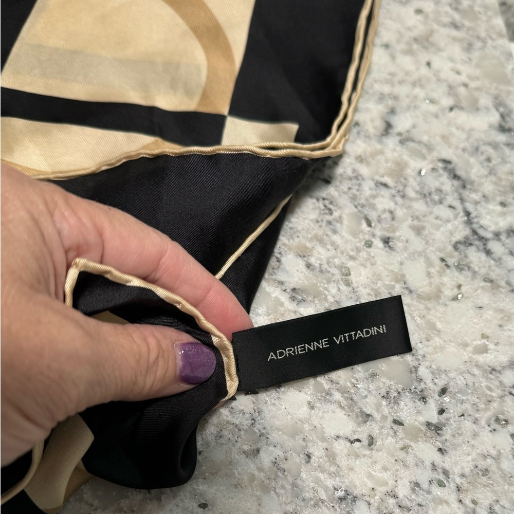 Vintage ADRIENNE VITTADINI  100% Silk Square Scarf early 2000’s. - Picture 3 of 6